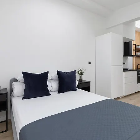 Emerald Ice Haven - Ap With An Ac - Kazimierz *